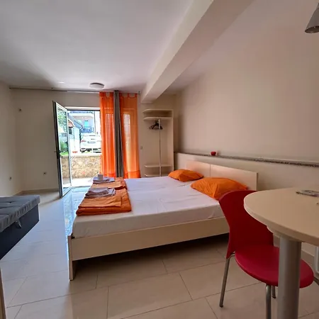 Apartman Adzija House