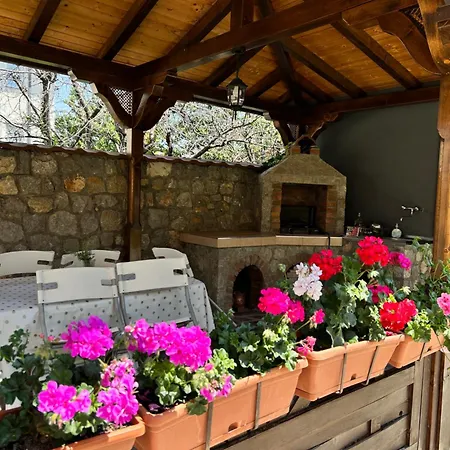Adzija House Apartman *