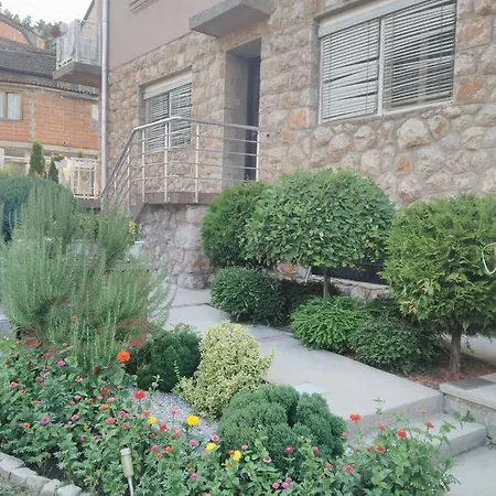 Adzija House Apartman *